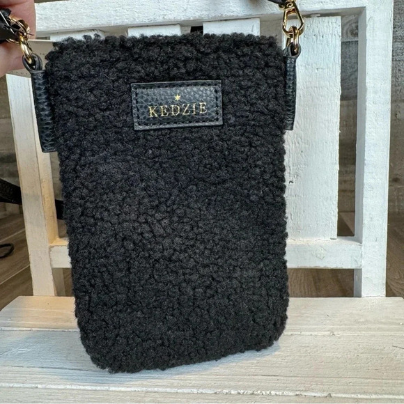 Kedzie Fireside Collection Phone Crossbody in Vegan Sherpa • Black • NWT - Picture 2 of 3